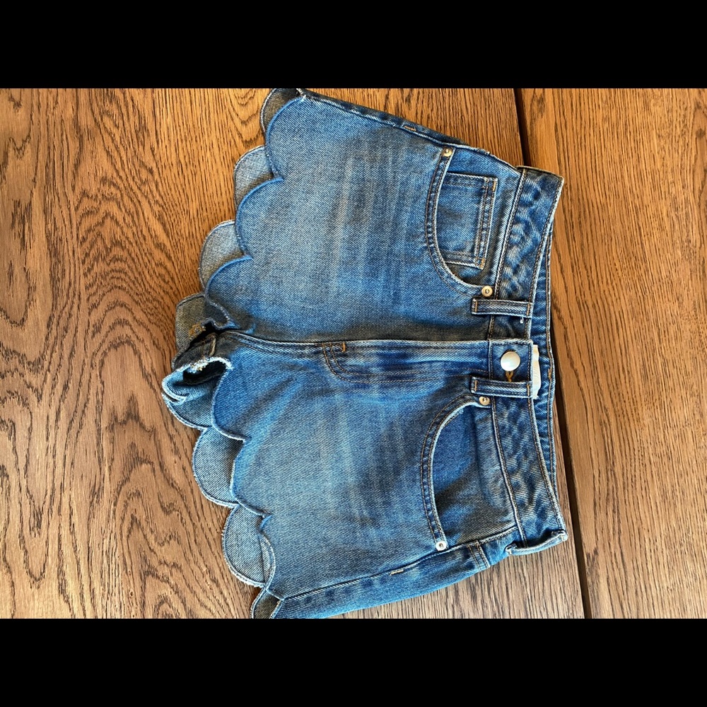 H&M scalloped shorts